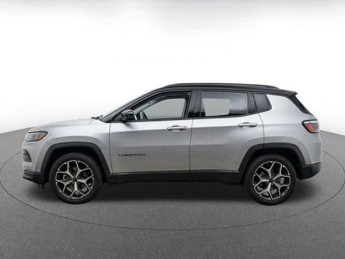 Used 2025 Jeep Compass Limited AWD/4WD image 4