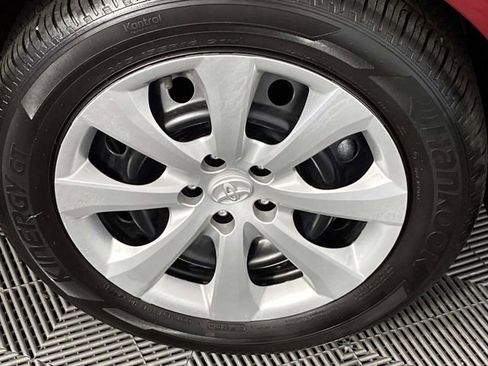 Used 2025 Toyota Corolla LE FWD image 29