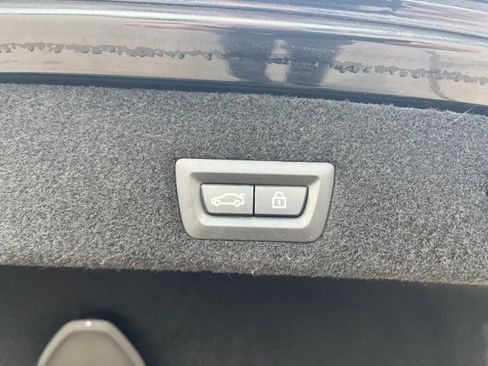 Used 2019 BMW 740i image 40