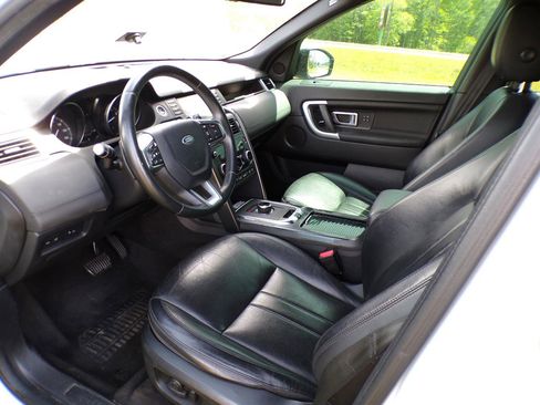 Used 2019 Land Rover Discovery Sport image 29