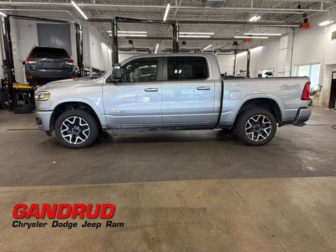 Used 2025 RAM 1500 Laramie AWD/4WD image 1