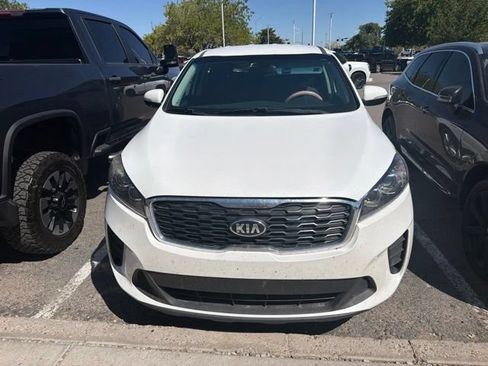 Used 2019 Kia Sorento AWD V6 image 3