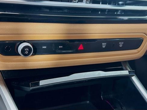 Used 2023 BMW 330i Sedan w/ Convenience Package image 17