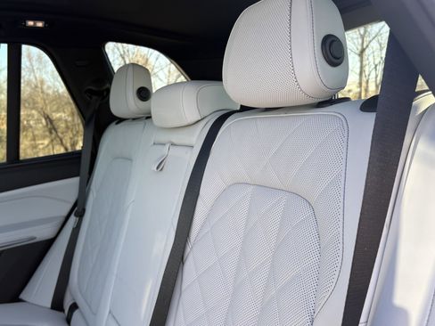 Used 2025 BMW X5 M60i w/ Climate Comfort Package image 31