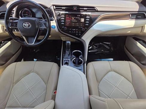 Used 2019 Toyota Camry XLE FWD image 16