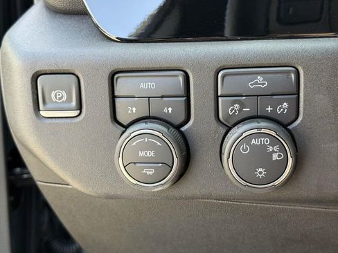 Used 2025 Chevrolet Silverado 1500 LT AWD/4WD image 17