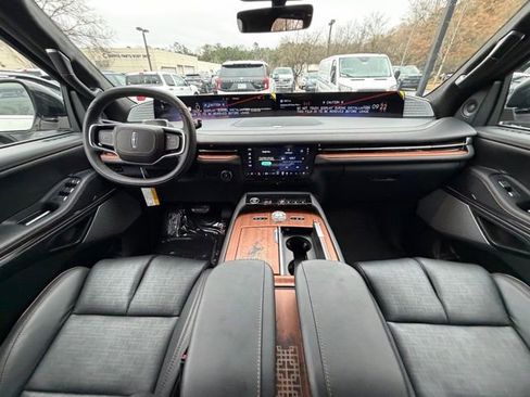 New 2025 Lincoln Navigator L Black Label image 10