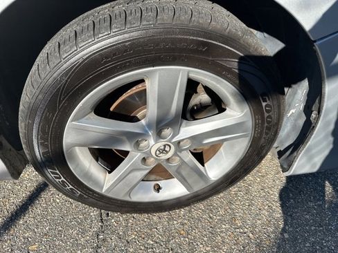 Used 2013 Toyota Camry SE image 8