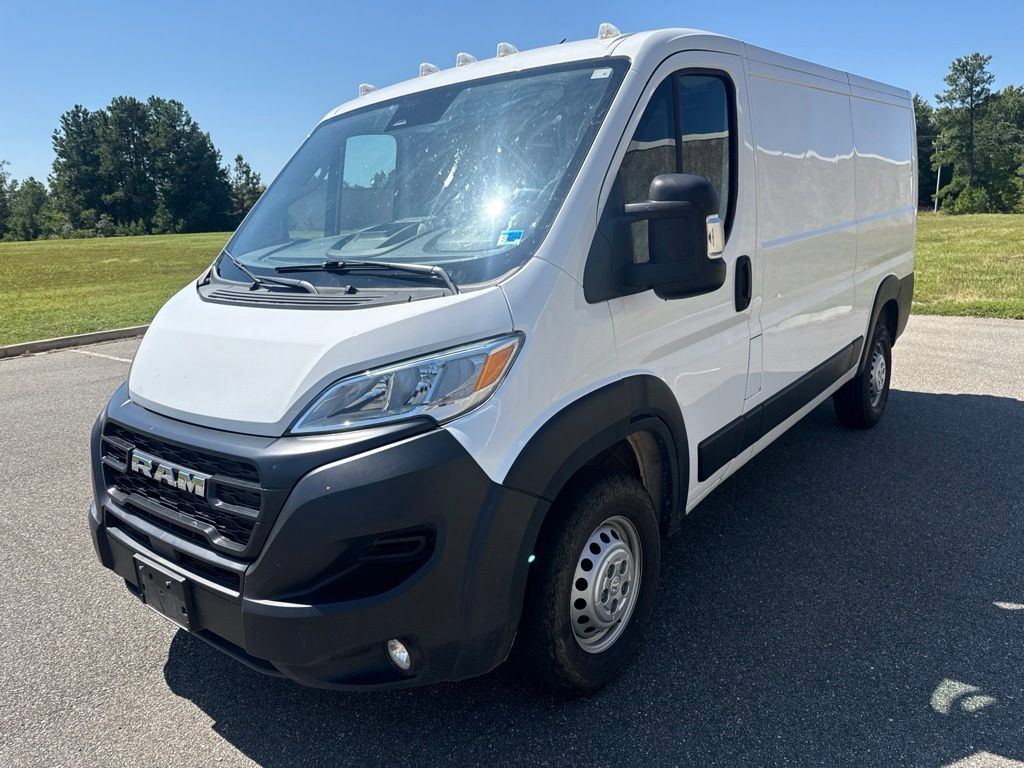 Used 2025 RAM ProMaster 2500 w/ Convenience Group FWD image 3