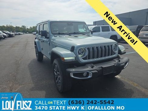 Used 2024 Jeep Wrangler Unlimited Sahara w/ Technology Group AWD/4WD image 1