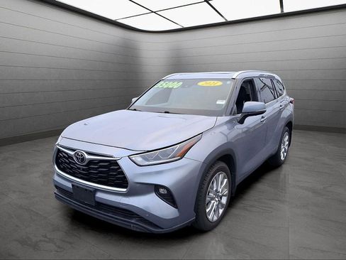 Used 2021 Toyota Highlander Limited image 1