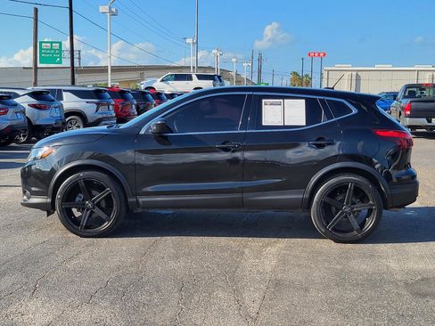 Used 2019 Nissan Rogue Sport S image 2