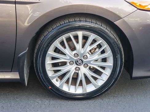 Used 2019 Toyota Camry XLE image 9