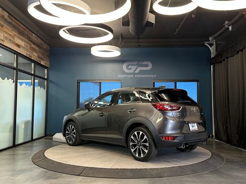 Used 2018 MAZDA MAZDA3 Touring FWD image 5