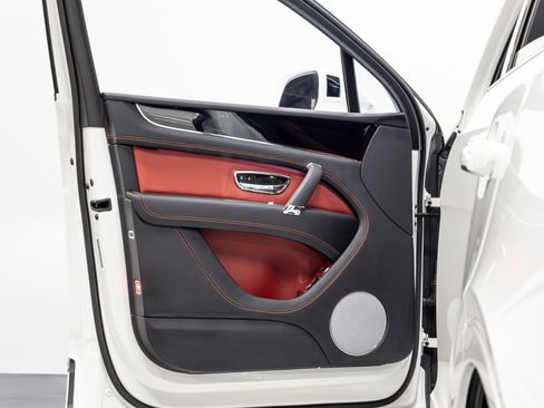 Used 2020 Bentley Bentayga V8 image 58