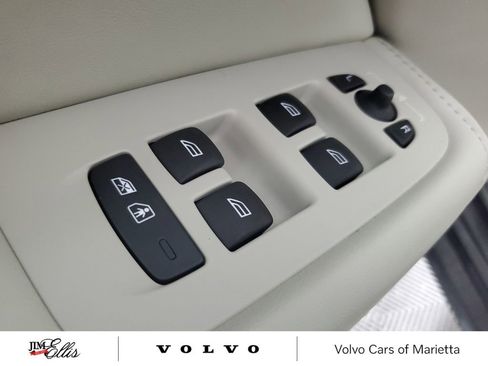 Used 2023 Volvo XC60 B5 Ultimate w/ Protection Package Premier image 21