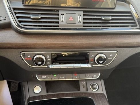 Used 2025 Audi Q5 e Premium Plus w/ Premium Plus Package image 24