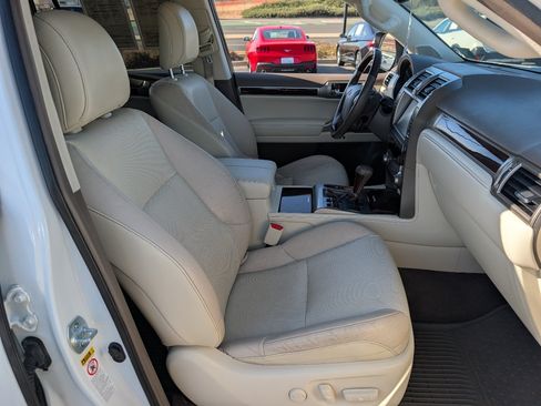 Used 2019 Lexus GX 460 Premium w/ Premium Package AWD/4WD image 9
