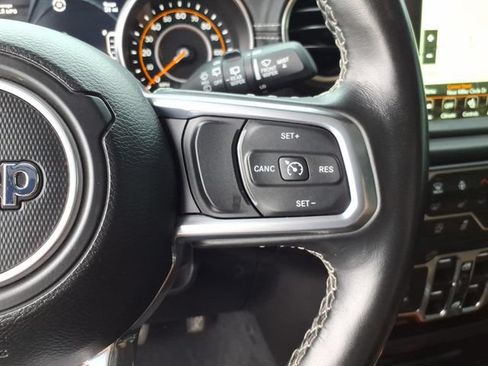 Used 2022 Jeep Wrangler Unlimited Sahara w/ Cold Weather Group AWD/4WD image 35