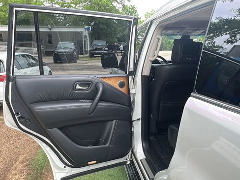 Used 2014 INFINITI QX80 4WD image 17