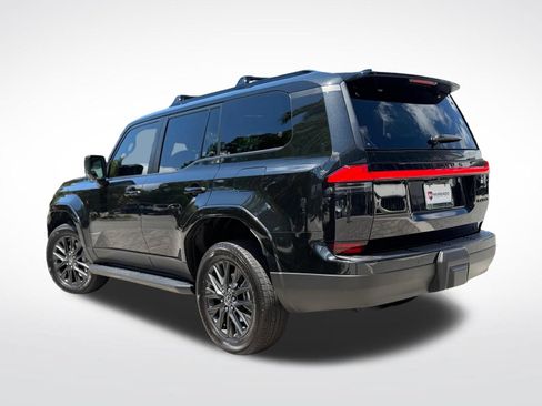 Used 2024 Lexus GX 550 w/ Cold Area Package AWD/4WD image 2