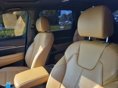 Used 2022 Kia Telluride SX w/ Towing Package FWD image 21