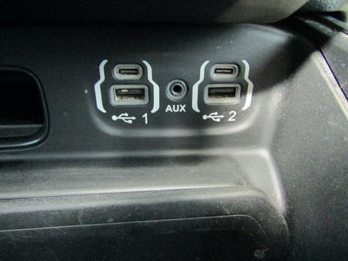 Used 2021 RAM 1500 Laramie AWD/4WD image 39
