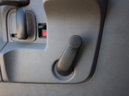 Used 2018 Chevrolet Express 2500 image 15