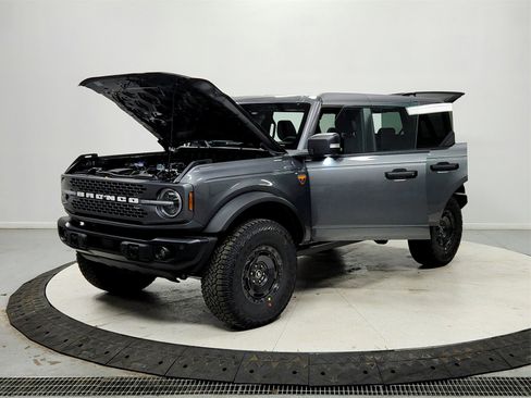 New 2025 Ford Bronco Badlands image 11