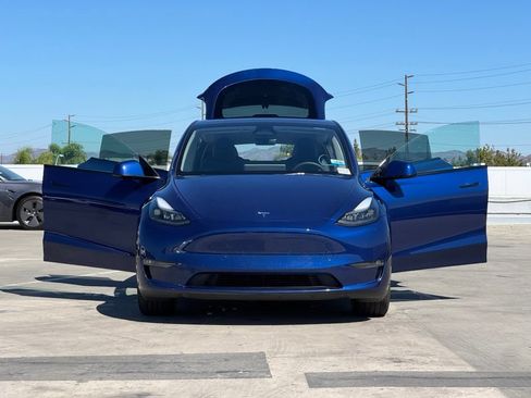 Used 2023 Tesla Model Y Long Range AWD/4WD image 27