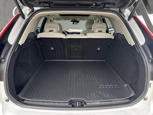 Used 2021 Volvo XC60 T5 Momentum w/ Protection Package FWD image 23