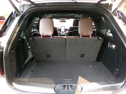 Used 2023 Ford Explorer Platinum w/ Premium Technology Package AWD/4WD image 22