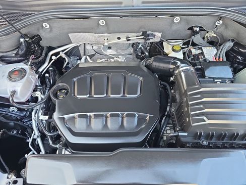 Used 2025 Volkswagen Atlas SE image 17