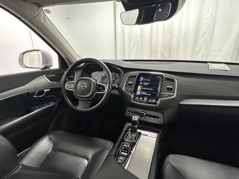 Used 2021 Volvo XC90 T5 Momentum w/ Climate Package image 10