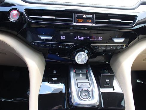 Used 2023 Acura MDX SH-AWD image 19