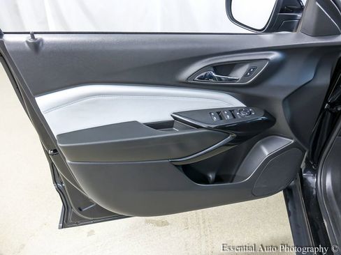 Used 2025 Chevrolet Trax LT w/ Driver Confidence Package image 18