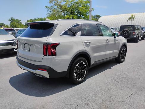 Used 2024 Kia Sorento S w/ Panoramic Sunroof Package FWD image 14