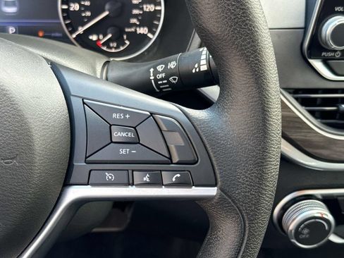 Used 2025 Nissan Altima 2.5 SV FWD image 22
