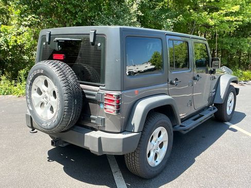Used 2016 Jeep Wrangler Unlimited Sport w/ Connectivity Group AWD/4WD image 6