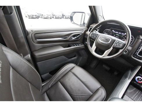 Used 2021 GMC Yukon Denali w/ Denali Premium Package image 8