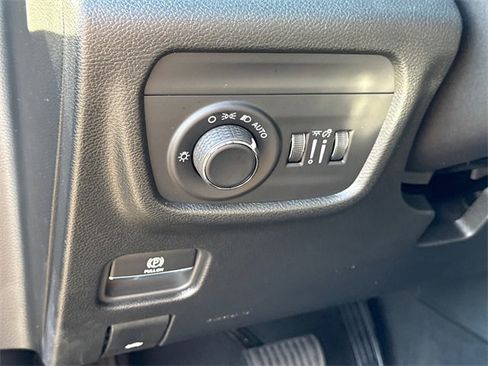 New 2025 Jeep Grand Cherokee Altitude image 14