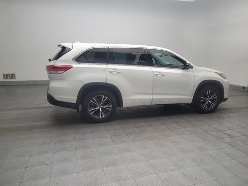 Used 2018 Toyota Highlander Plus AWD/4WD image 10
