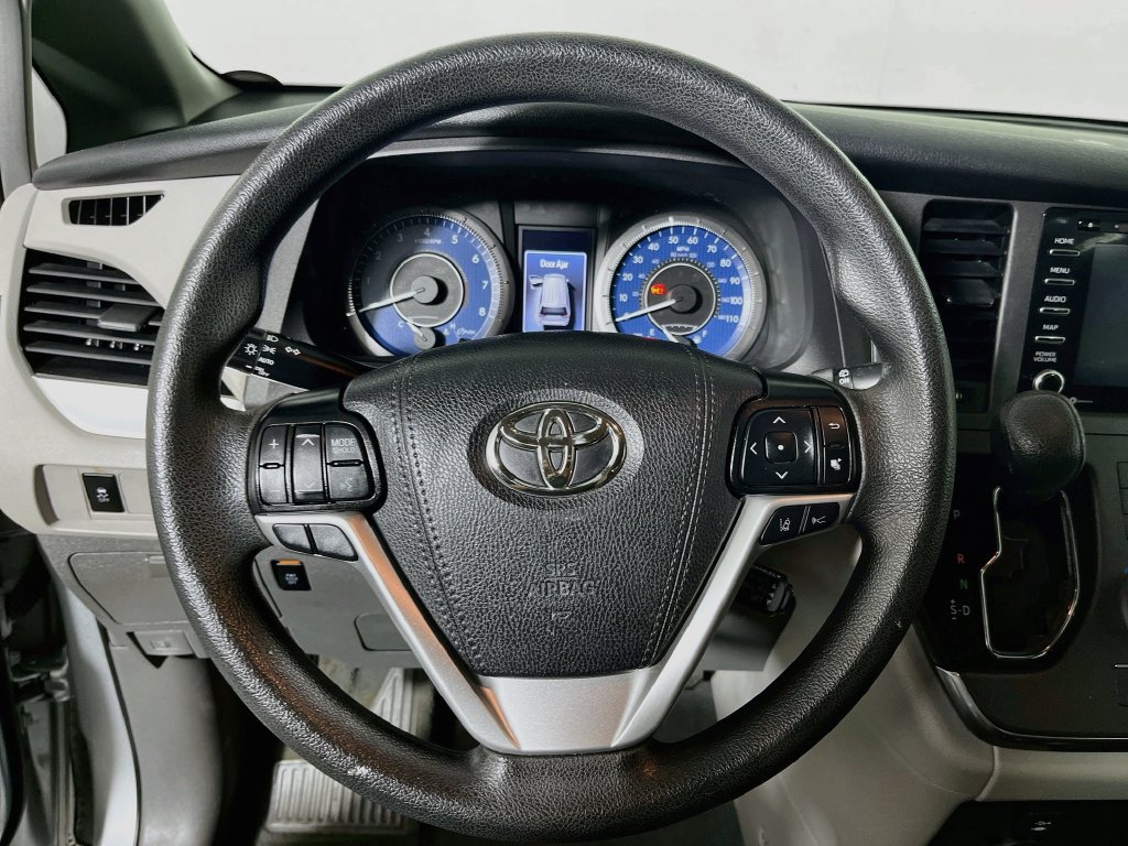 Used 2019 Toyota Sienna LE FWD image 12