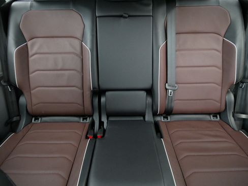 Certified 2024 Volkswagen Tiguan SEL R-Line w/ MDO Package, Two-Row AWD/4WD image 13