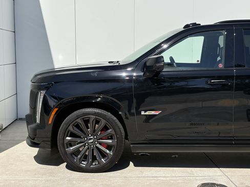 Used 2026 Cadillac Escalade V AWD/4WD image 5