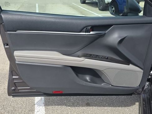 Used 2022 Toyota Camry SE image 26