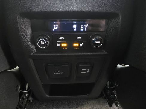 Used 2023 Chevrolet Traverse High Country AWD/4WD image 61