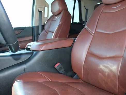 Used 2018 Cadillac Escalade Premium Luxury AWD/4WD image 11