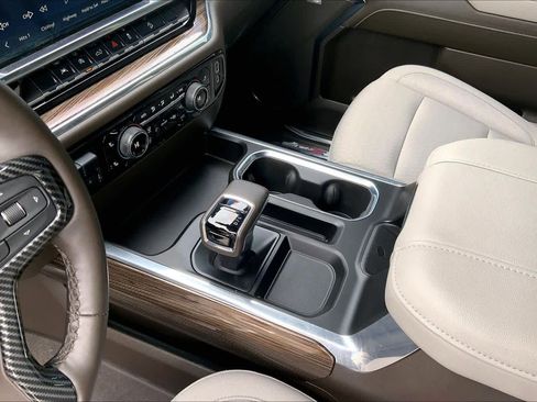 Used 2024 Chevrolet Silverado 1500 LT Trail Boss w/ Convenience Package II image 17