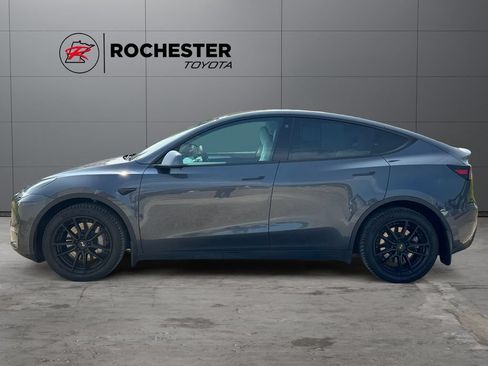 Used 2023 Tesla Model Y Long Range AWD/4WD image 2